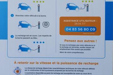 © Instruction bornes voitures électriques - Corbier Tourisme